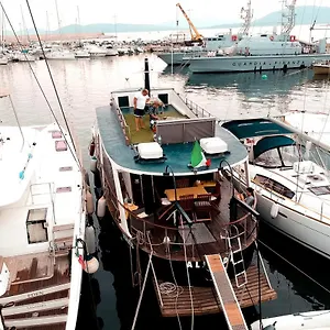 Boat & Breakfast Alicudi Couette-café